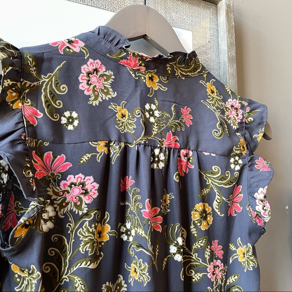 Gray Floral Ruffled Top - Picture 6 of 8